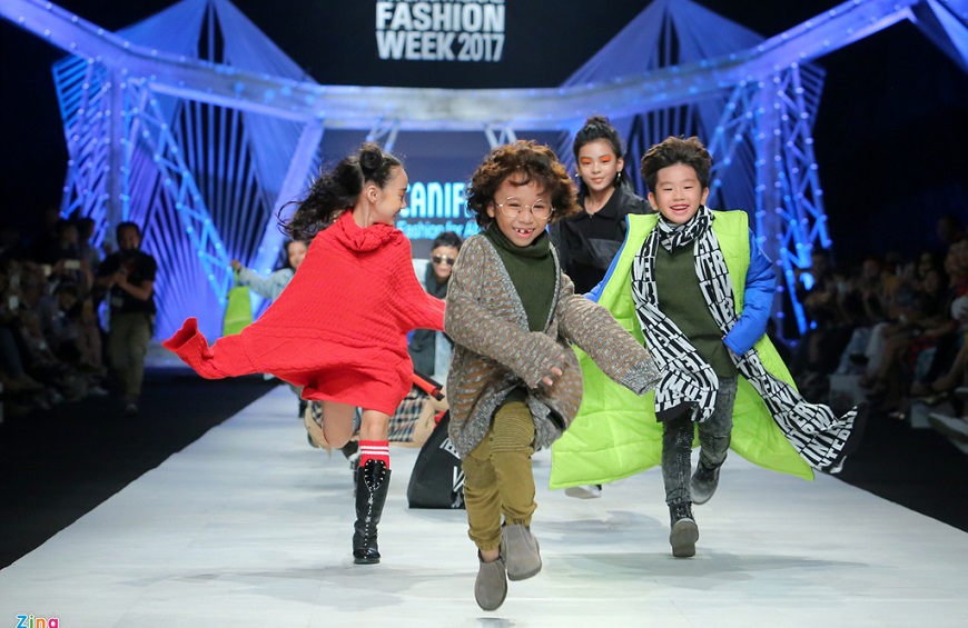 Dàn mẫu nhí khuấy động sàn diễn Vietnam International Fashion Week
